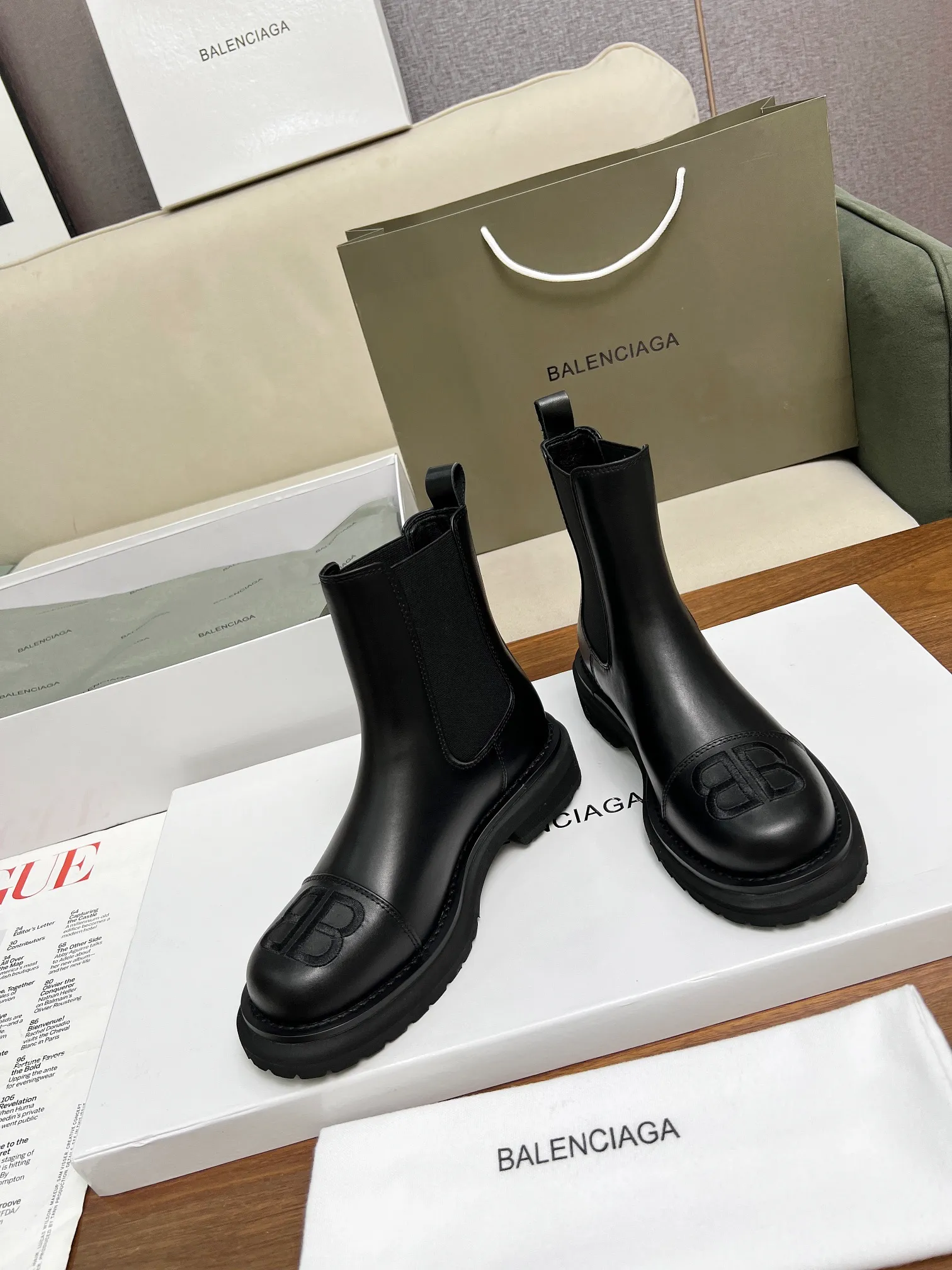 👟👟Ex-factory price 560👟👟 🍓 2024 Autumn and Winter BALENCIAGA/Balenciaga Popular Recommendation [Proud] This shoe is very 🔥popular this year, independent style➕impeccable detail workmanship everywhere. 🆚Fabric: First-layer cowhide. Inner sheepskin size 35-40, 41 can be customized.